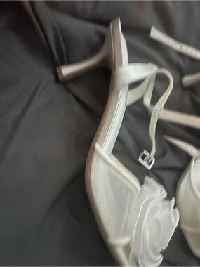 Elegant White Strappy Heeled Sandals with Floral Accent
